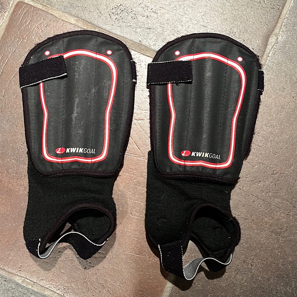 KWIK GOAL Shin guards soccer Sz x small